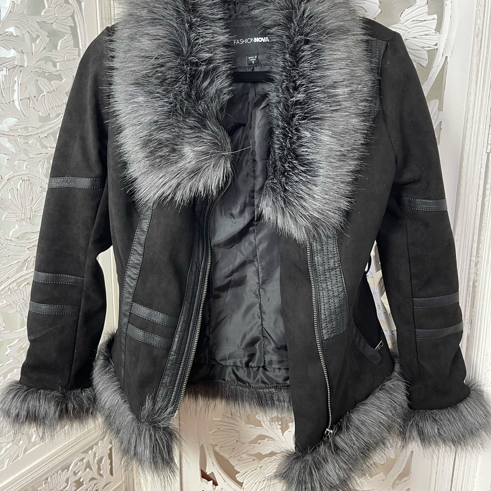 Fashionnova New York faux fur jacket- black combo